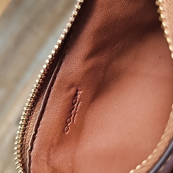 Zip Card Case In Rainbow Signature Canvas - Picture 5 of 5